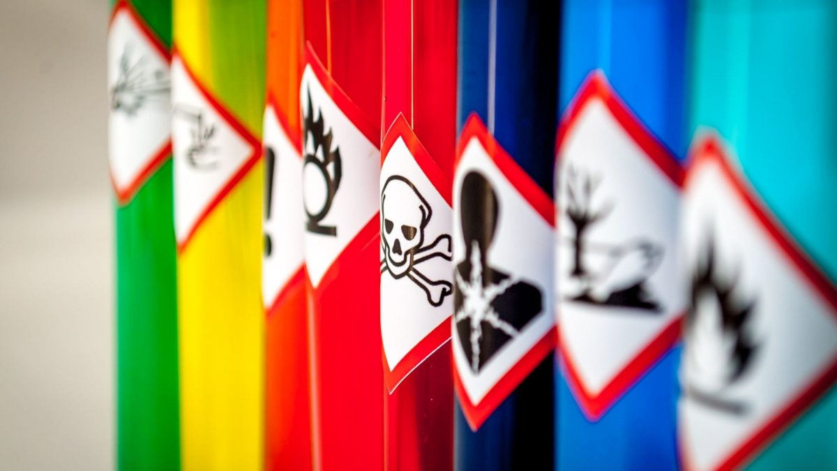 TREINAMENTO: NR 26 - Sinalização de Segurança - Treinamento em utilização de produtos químicos - 4h